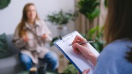 Trastornos mentales en jóvenes: expertos recalcan la urgencia de atender la salud mental