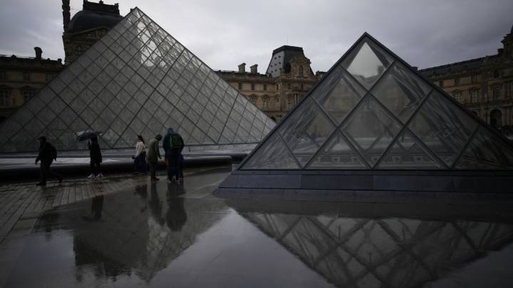 Detienen a otras cinco personas vinculadas al robo de joyas en el Louvre