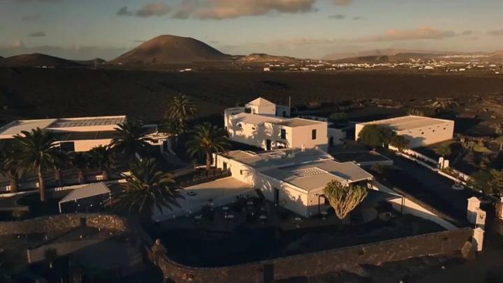 Así es el hotel escondido entre viñedos volcánicos donde se duerme con aroma a Malvasía