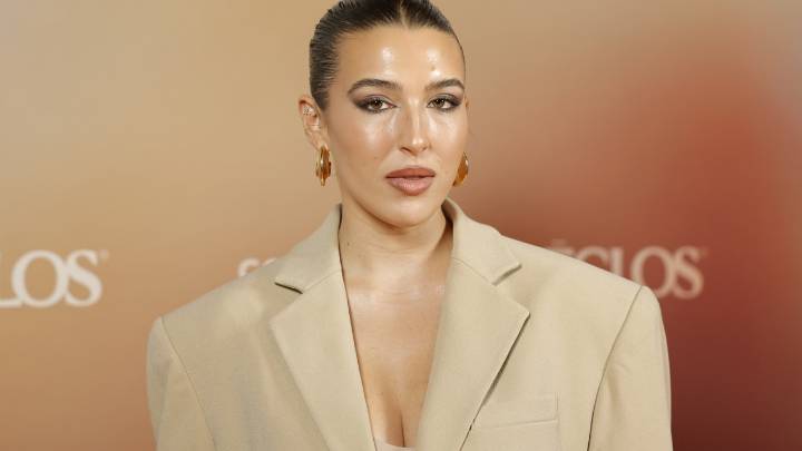 Alba Díaz confirma que la blazer estructurada es el vestido más poderoso del otoño 2025