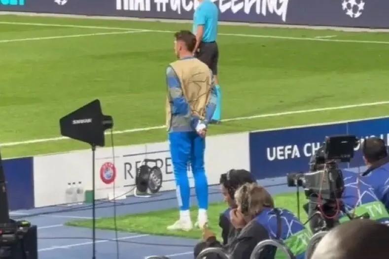 Champions: Un calentamiento que no fue, las manos en la espalda y una ley no escrita en el Madrid: las claves de la tensión con Fede Valverde