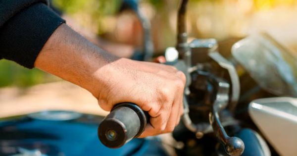 ¿Se necesita licencia de conducir para manejar un ciclomotor? Esto es lo que dice la Ley