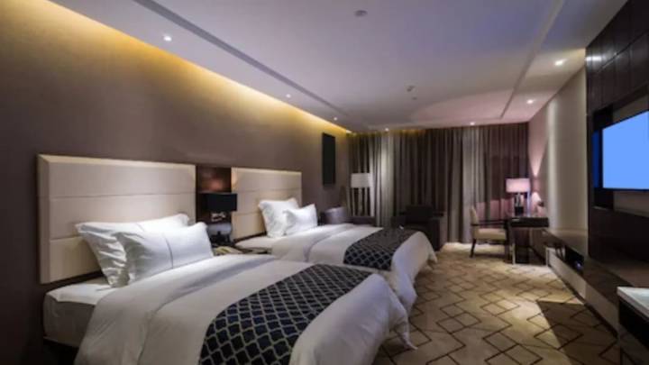 ‘Just For Few Hours’: Mumbai Man On 'Tight Budget' Needs Hotel Between Malad And Bandra For '2 Female And 1 Male'