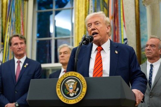 Trump threatens tech export limits, new 100% tariff on Chinese imports starting Nov. 1 or sooner