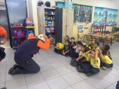 Más de 300 niños y niñas aprenden a ponerse a salvo en simulacro sísmico