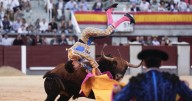 Triunfo y cornada de Víctor Hernández