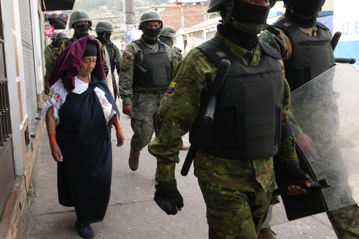Militares se despliegan en calles tras protestas contra subida de diésel en capital de Ecuador