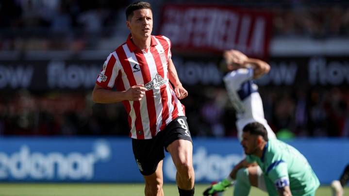 Estudiantes se quedó con el clásico de La Plata por 2