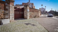 El albergue El Revellín de Badajoz lleva 8 años sin alojar a viajeros y sigue sin fecha para reabrir
