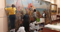 Activistas dañan cuadro de ‘Primer homenaje a Cristóbal Colón’ en Museo Naval de Madrid, España
