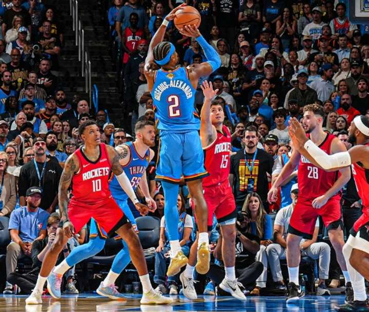 Triunfo agónico y homenaje para el Thunder en el inicio de temporada ante Houston
