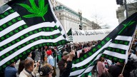 White House shows signs of easing marijuana restrictions