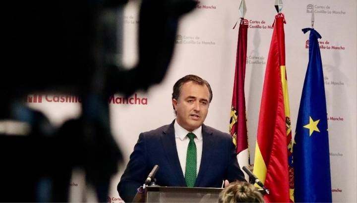 Moreno (VOX) afea a Page la falta de obras de la autovía Cuenca-Albacete aunque «siga prometiéndola»