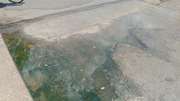 Bote de cloacas afecta a más de 10 comerciantes del Mercado Viejo de Maturín