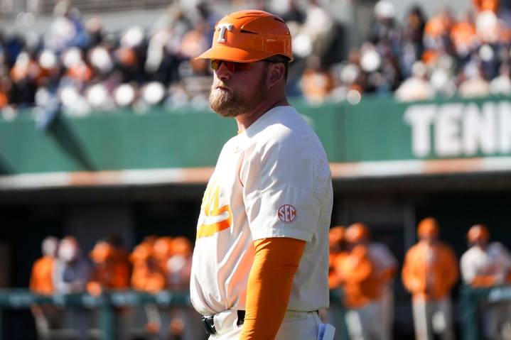 Deadspin | Tennessee hires Josh Elander to replace Tony Vitello