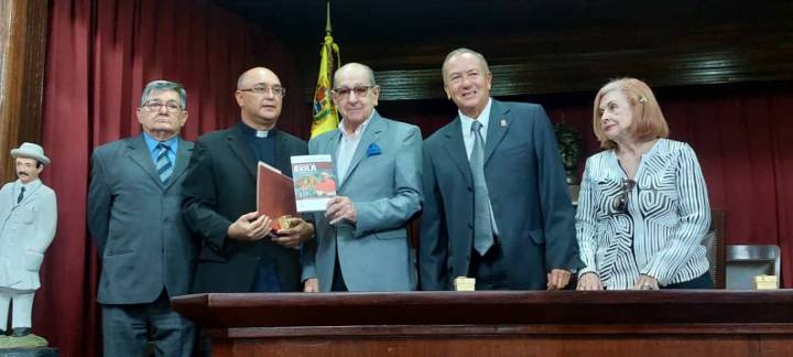 ACITRUJILLO otorga Botón al Mérito «Orgullo Trujillano» al Cardenal Baltazar Porras