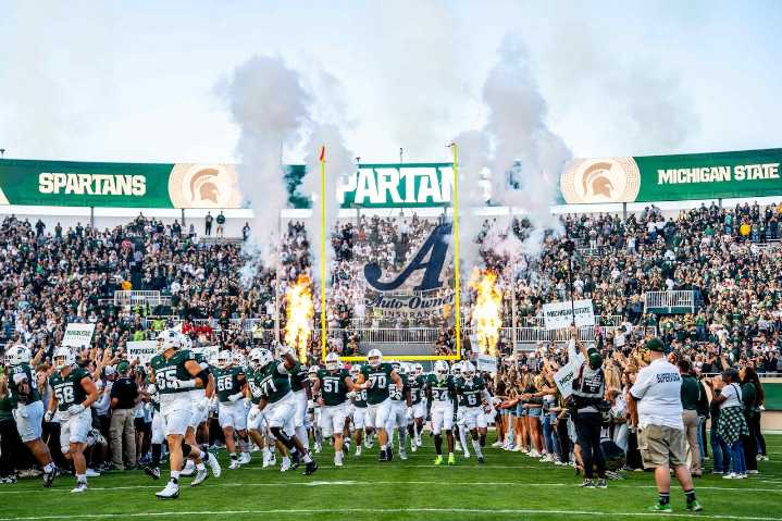Despite UCLA’s top-10 win, Michigan State opens as favorites for Big Ten matchup