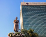 Develan estatua de Irene Robledo