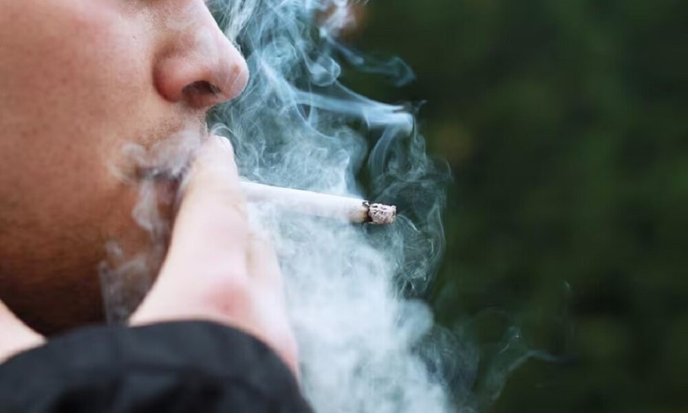 Dejar de fumar baja el deterioro cognitivo y disminuye el riesgo de sufrir demencia
