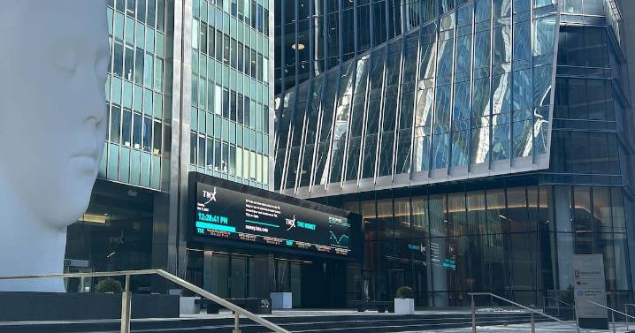 Stock market today: TSX composite index up more than 140 points