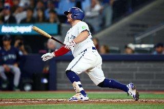 Alejandro Kirk hace historia como el primer catcher mexicano en llegar a la Serie Mundial