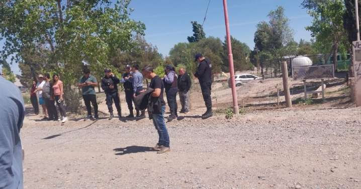 Vecinos de Balsa de Las Perlas protestan por provisión de agua y bloquean el paso a camiones: qué dijo el municipio de Cipolletti