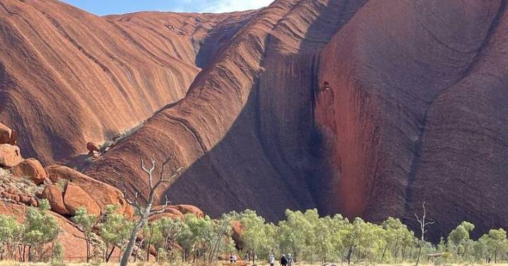 Symbolic handback of Uluru being celebrated 40 years on