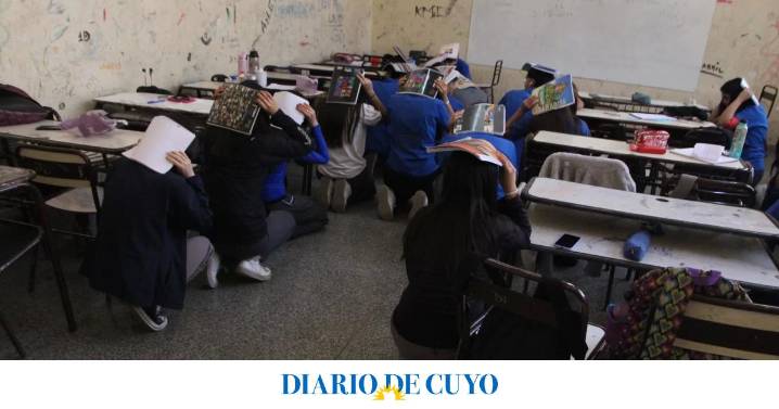 El simulacro de evacuación escolar de sismo en 10 impactantes imágenes