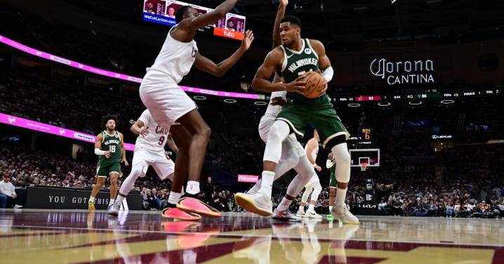 Toronto faces Cleveland, aims to stop 4