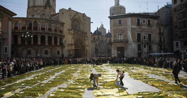 ¿Quién leerá los 237 nombres de los fallecidos en portada?