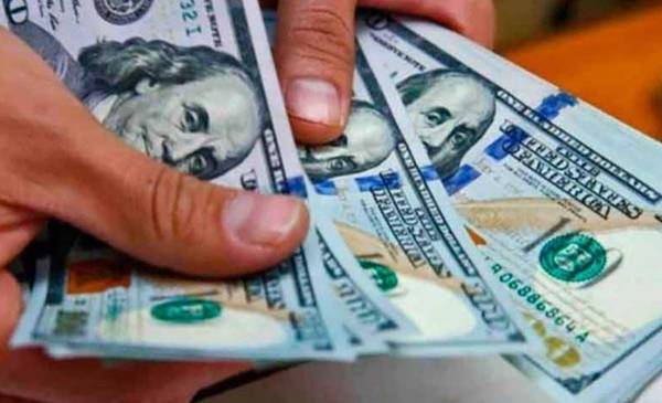 A cuánto abrió el dólar este viernes tras la suba de ayer