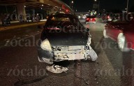 Joven invade carril y choca contra camioneta en la colonia Los Rodríguez