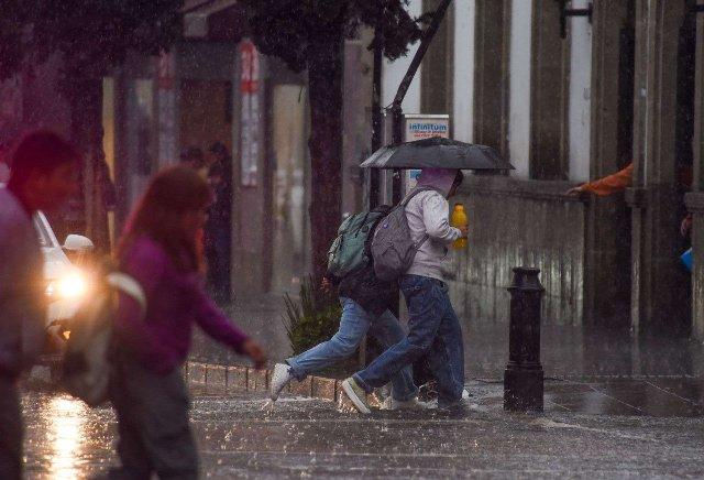 Alerta Sheinbaum que huracán Priscilla subirá a categoría 3