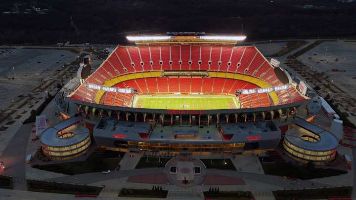 Chiefs continue to consider Arrowhead renovation vs. new stadium