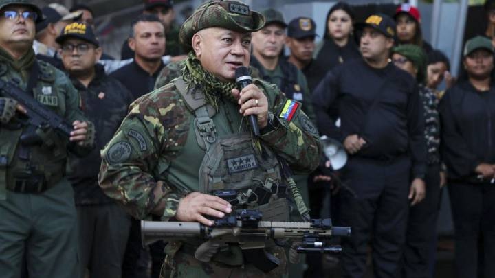 Ministro de Interior de Venezuela dice que las armas "las tiene el pueblo" ante "amenazas