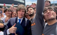 Milei cruzó a un vecino que lo insultó: “Te bajo más la inflación así puteás un poco más”