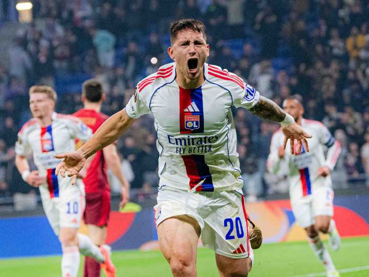 Martín Satriano impulsó la victoria del Lyon