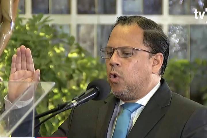 Walter Martínez Laura juró como ministro de Justicia y Derechos Humanos