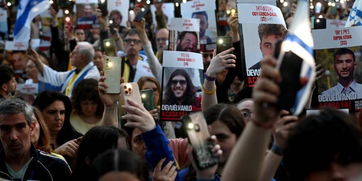 Acto en el Parque Centenario a dos años del ataque de Hamas a Israel: “Queremos ser la voz de los secuestrados”