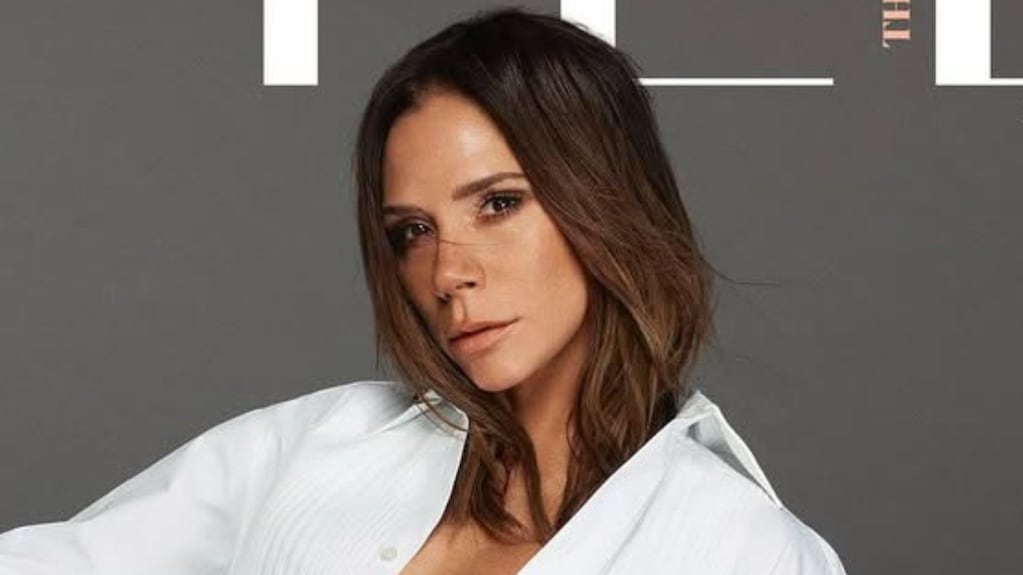 Tras el estreno de su documental, Victoria Beckham deslumbró en Style Magazine con pantys y stilettos