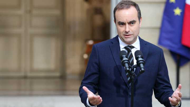 Lecornu presenta a súa dimisión a Macron poucas horas despois de nomear Goberno