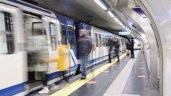 Metro de Madrid pide ayuda para localizar un jersey perdido: "Podría pagar para encontrarlo"
