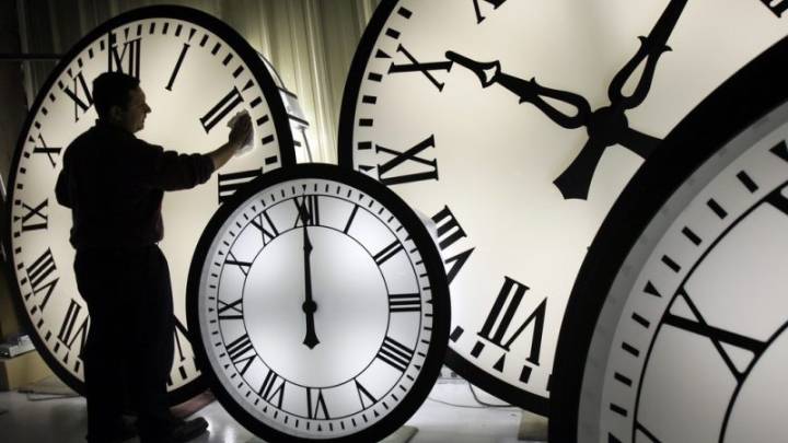 When do our clocks change, and why is daylight saving time ending so early this year?