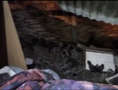 Se cayó la pared de su casa, no tienen cómo volver a levantarla y claman por ayuda