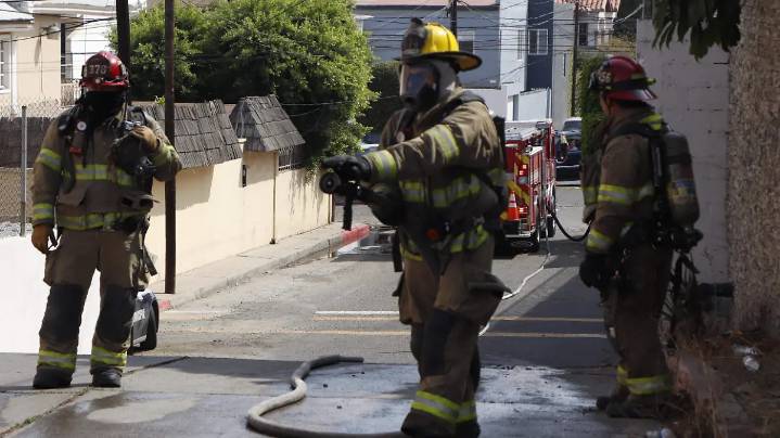 Muere una persona y un perro en incendio de vivienda en Pórticos de Santa Fe