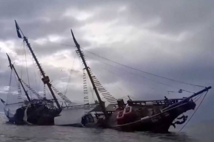 Christopher Columbus’ Santa Maria Replica Ship Sinks Off Coast of Mexico