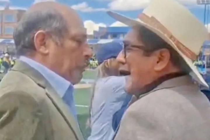 Héctor Valer, ex primer ministro de Perú, protagoniza incidente con periodista en Puno