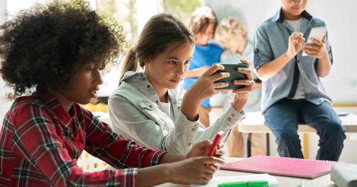 Adolescents' screentime can lead to negative impact on their mental health