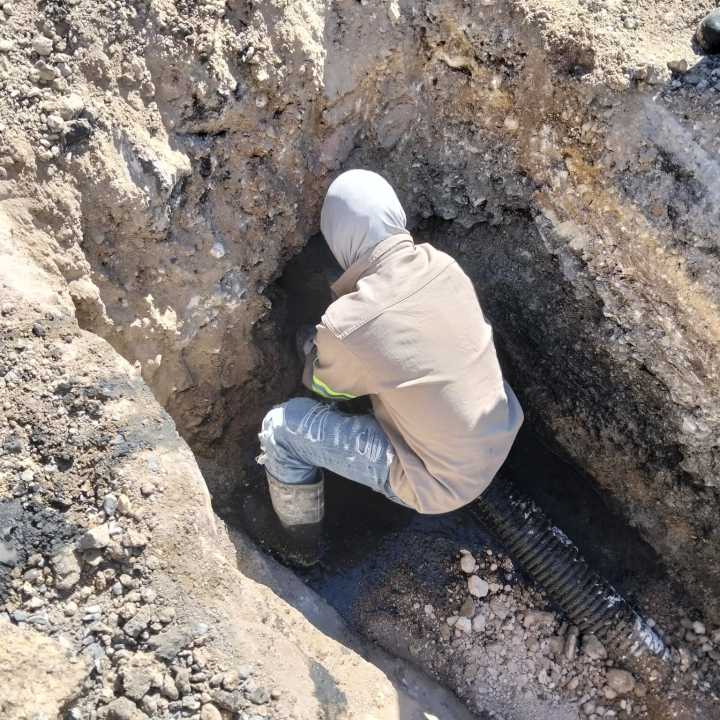 Inició COMAPA labores de rehabilitación de drenaje sanitario en la colonia La Cañada