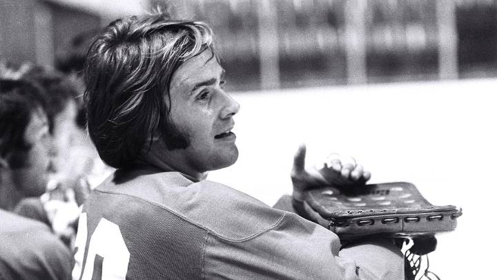 Maple Leafs pay tribute to Dryden before home opener 